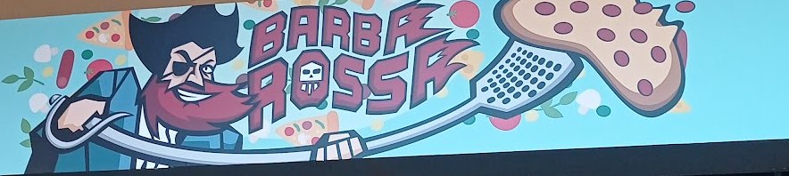 L'insegna della Pizzeria Barbarossa: il pirata dalla barba rossa che regge una pizza al metro